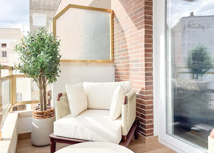 Modern And Bright 3 Bedroom With Balcony Rems דירה *