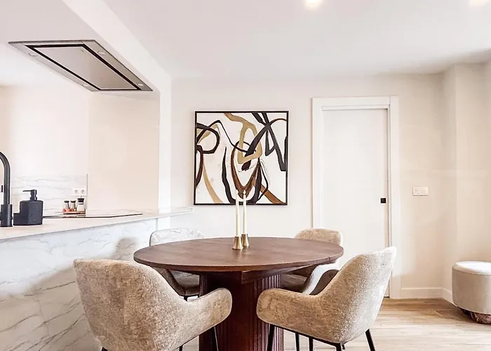 Modern And Bright 3 Bedroom With Balcony Rems * מאלגה