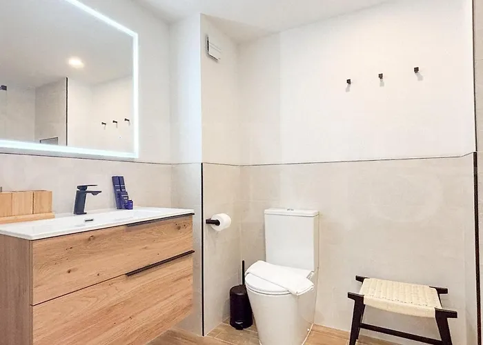 Modern And Bright 3 Bedroom With Balcony Rems דירה מאלגה