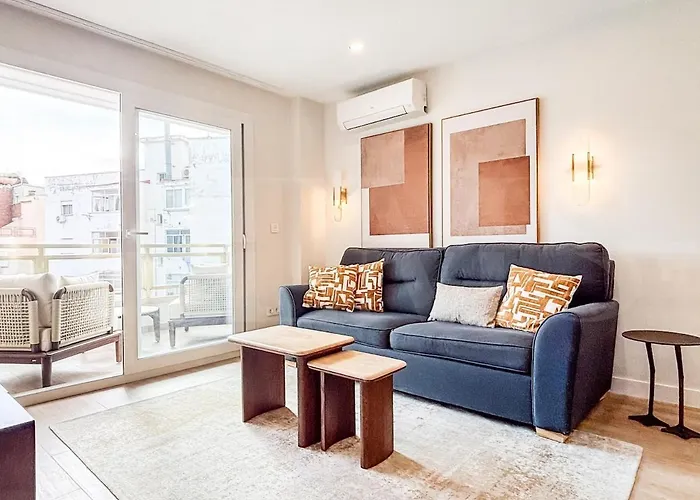 Modern And Bright 3 Bedroom With Balcony Rems דירה