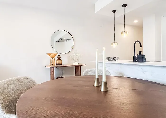 Modern And Bright 3 Bedroom With Balcony Rems דירה